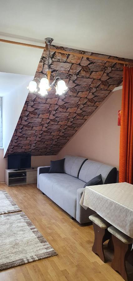 Vénusz Apartman Cserkeszőlő Zewnętrze zdjęcie